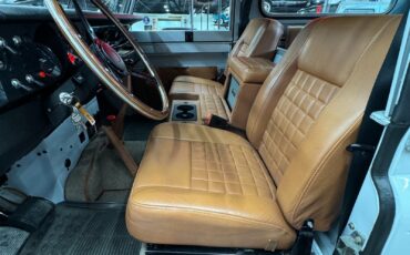 Land-Rover-Defender-1976-SUV-4