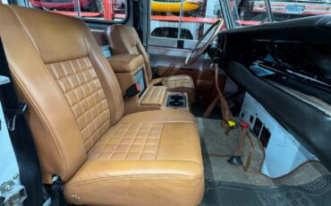 Land-Rover-Defender-1976-SUV-5