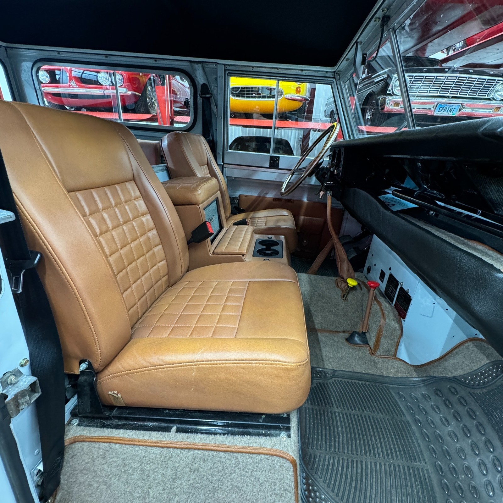 Land-Rover-Defender-1976-SUV-5