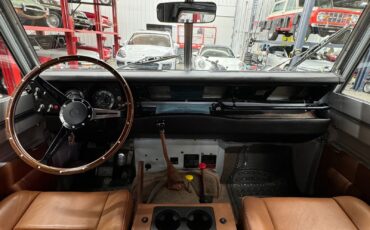 Land-Rover-Defender-1976-SUV-9