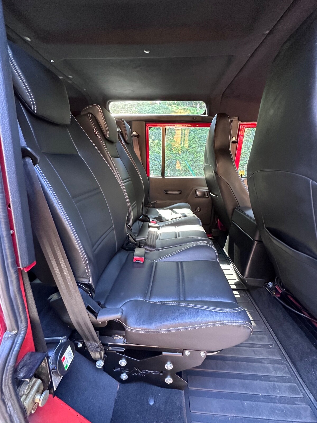 Land-Rover-Defender-1985-SUV-28