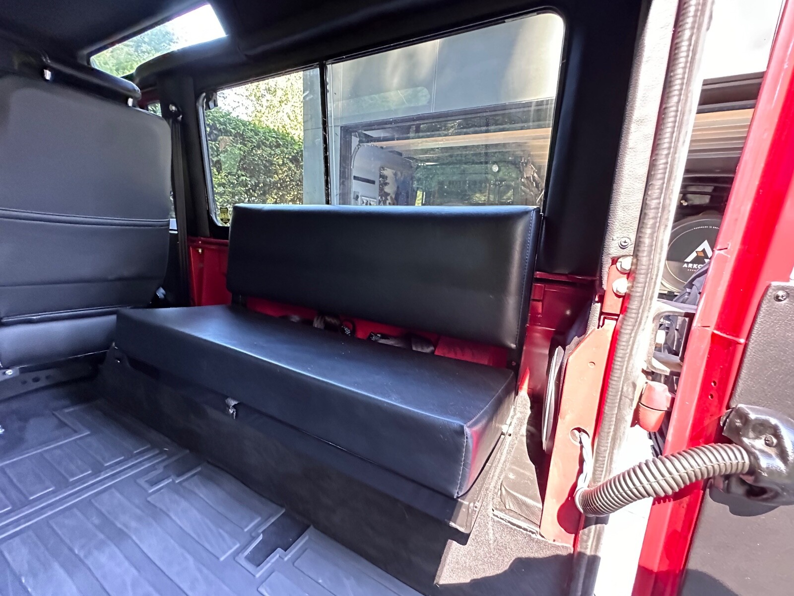 Land-Rover-Defender-1985-SUV-32
