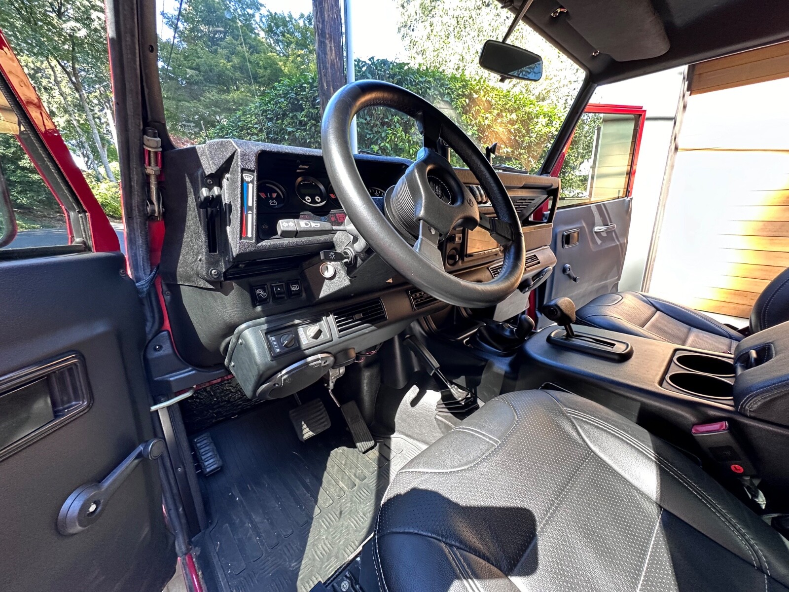 Land-Rover-Defender-1985-SUV-37