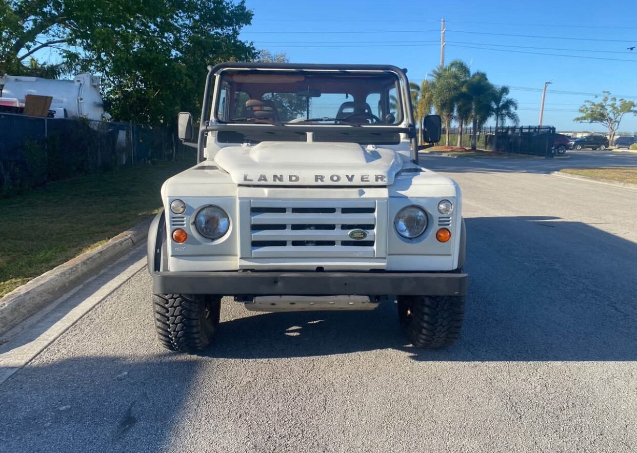 Land-Rover-Defender-1986-SUV-1