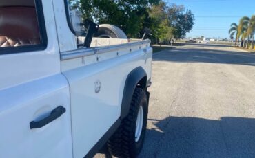 Land-Rover-Defender-1986-SUV-11