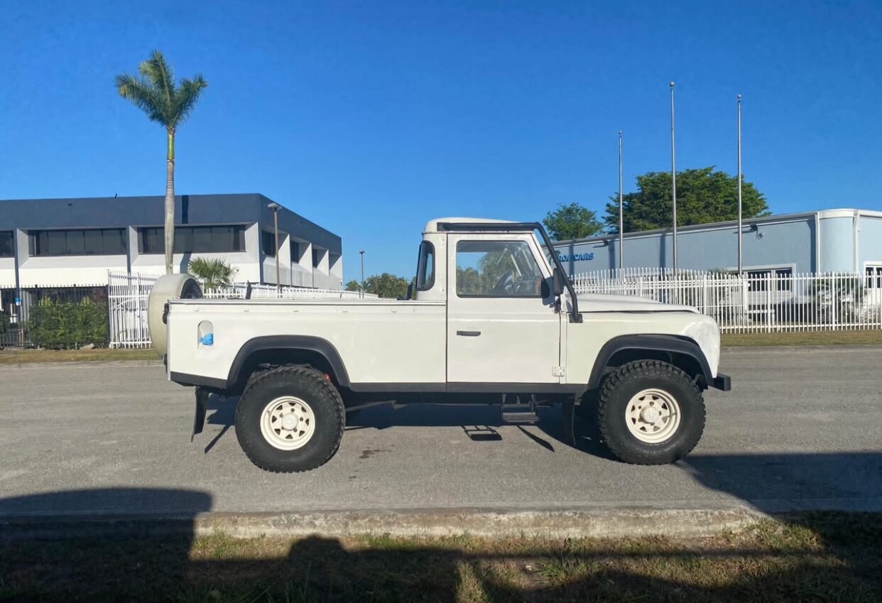 Land-Rover-Defender-1986-SUV-3