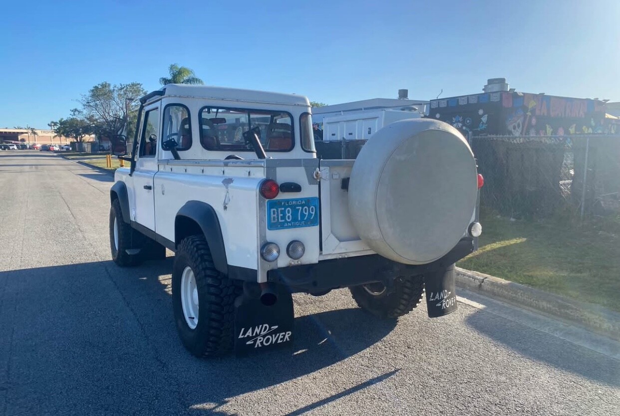 Land-Rover-Defender-1986-SUV-8