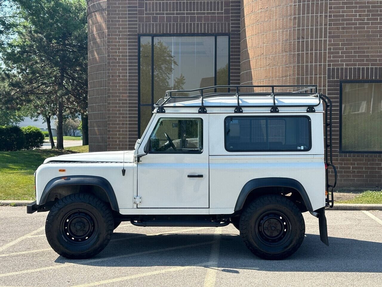 Land-Rover-Defender-1987-SUV-1