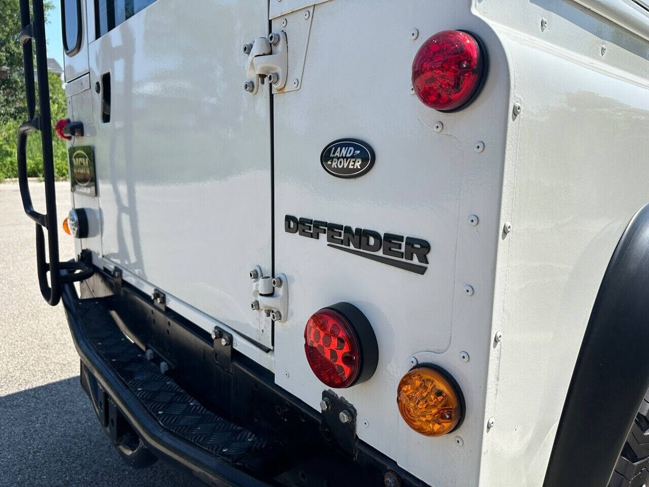 Land-Rover-Defender-1987-SUV-21