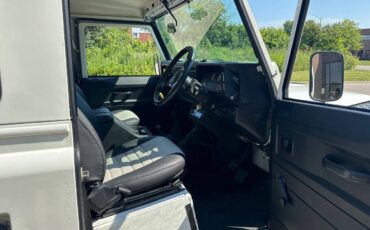 Land-Rover-Defender-1987-SUV-3