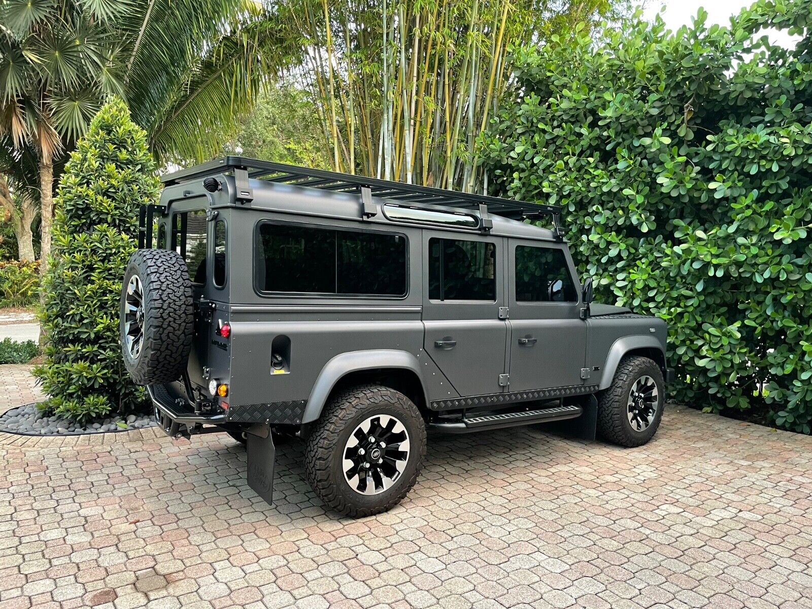 Land-Rover-Defender-1988-SUV-1