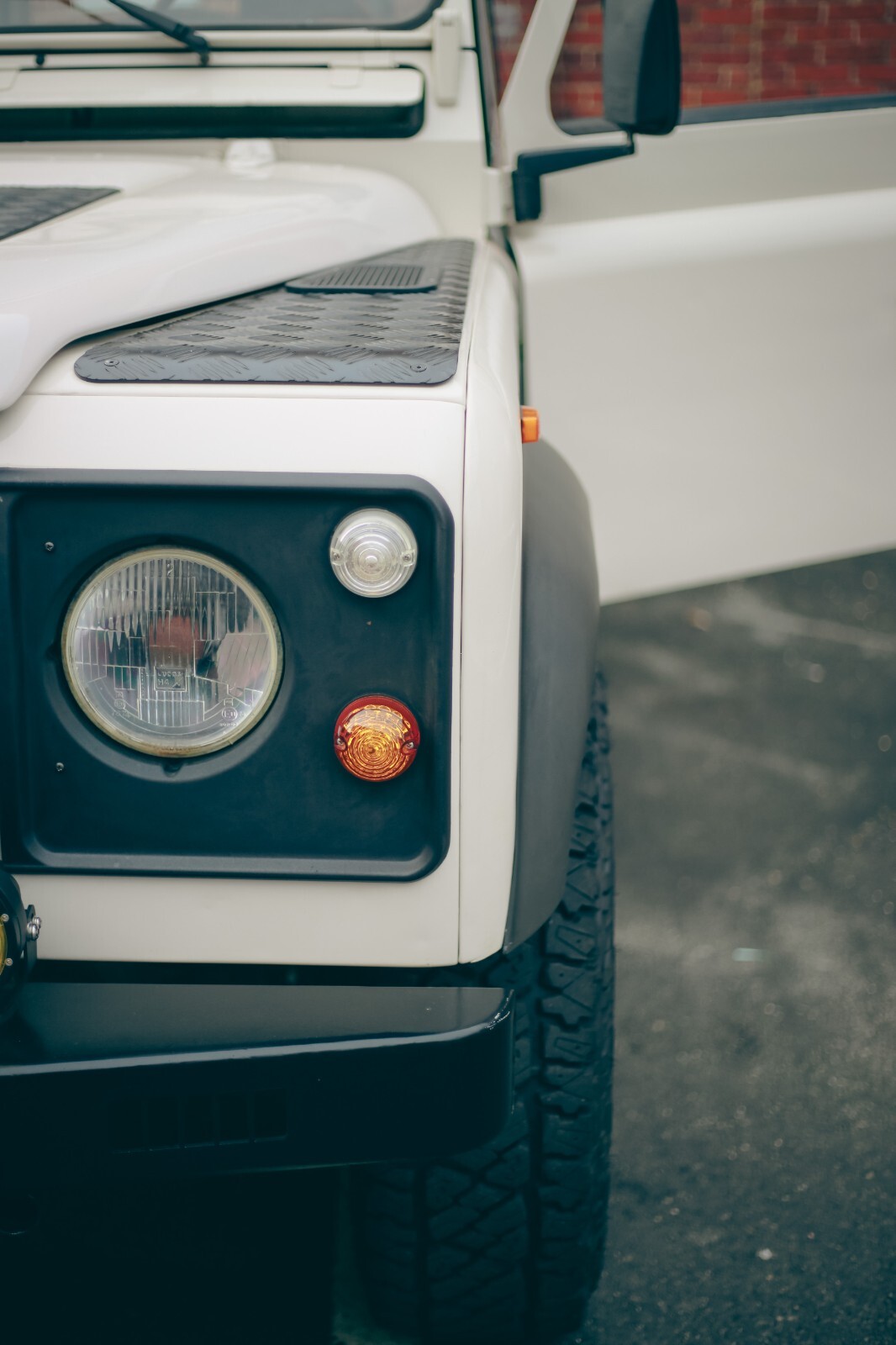 Land-Rover-Defender-1991-SUV-10