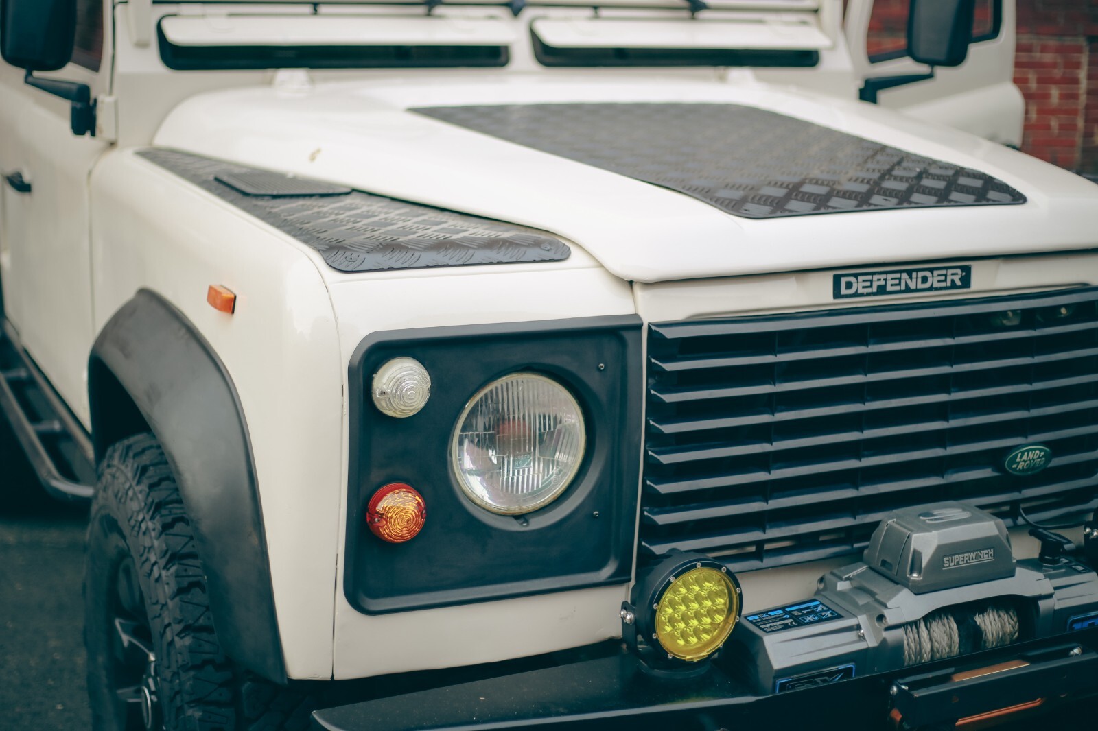 Land-Rover-Defender-1991-SUV-11