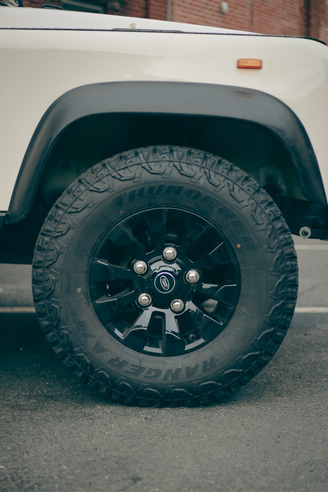 Land-Rover-Defender-1991-SUV-12