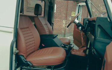 Land-Rover-Defender-1991-SUV-15
