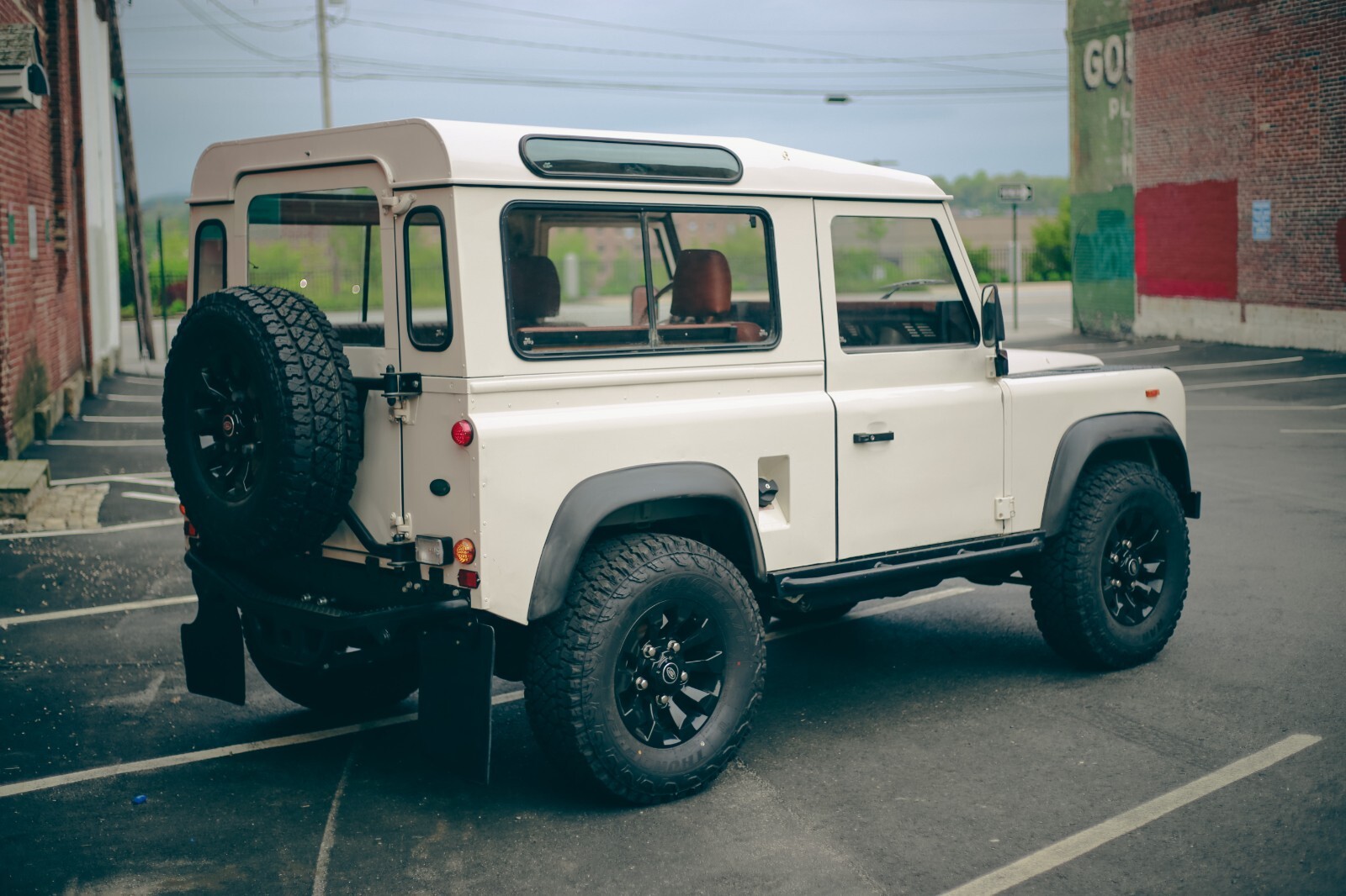 Land-Rover-Defender-1991-SUV-3