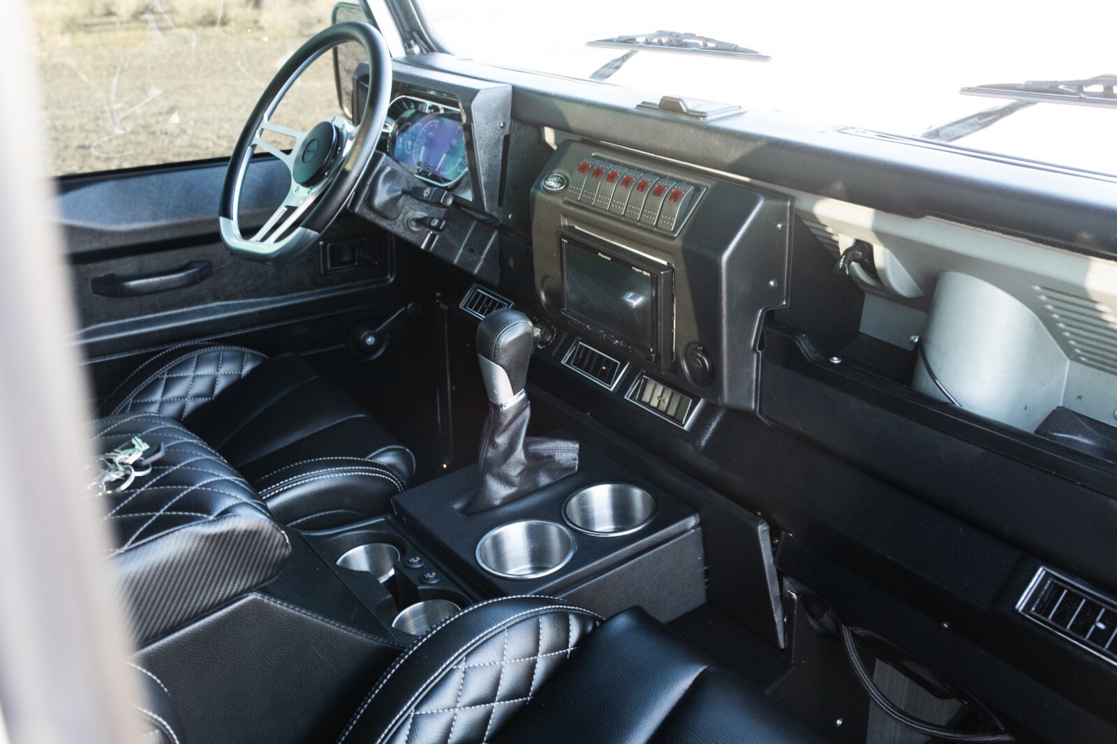 Land-Rover-Defender-1992-13