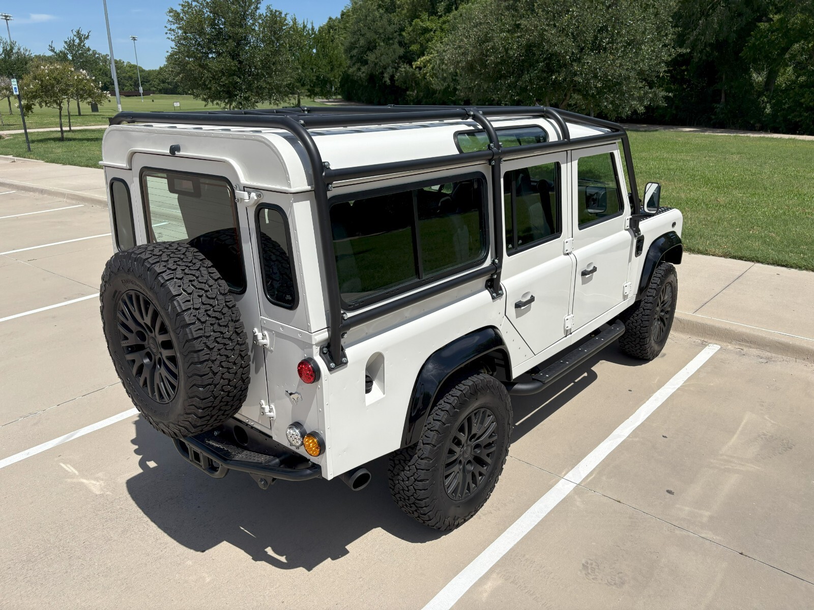 Land-Rover-Defender-1992-13