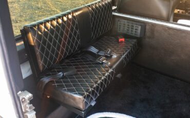 Land-Rover-Defender-1992-17