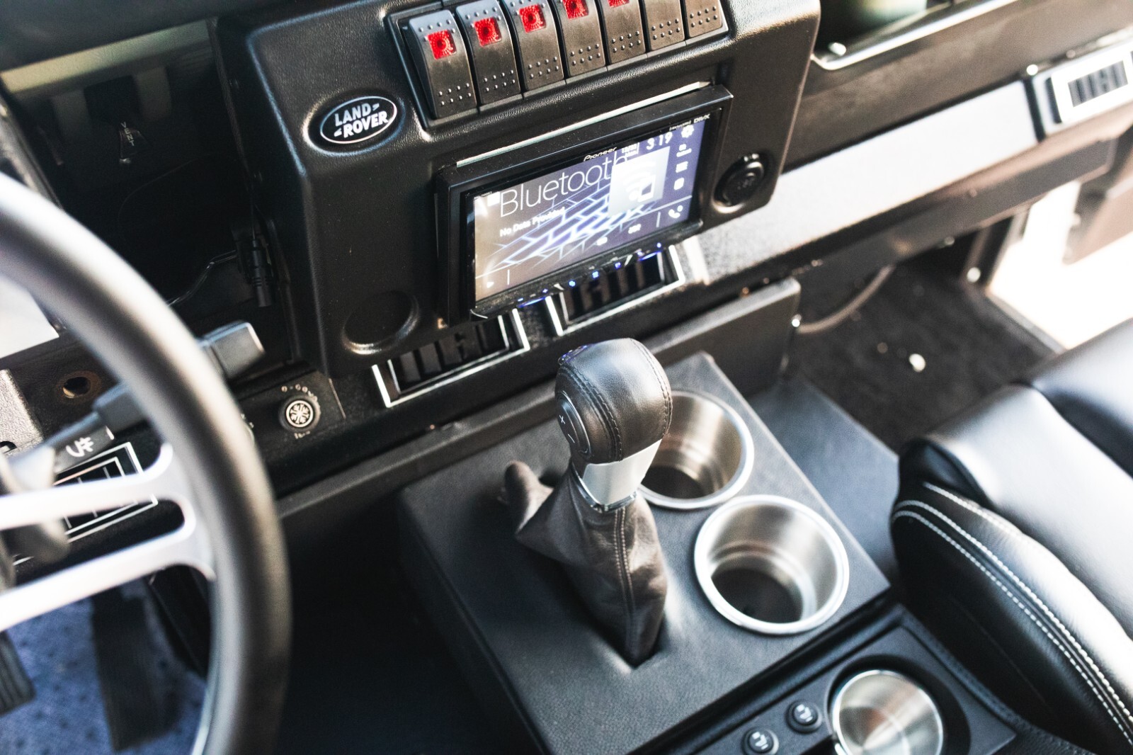 Land-Rover-Defender-1992-20
