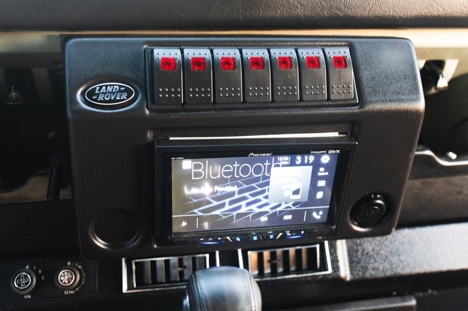 Land-Rover-Defender-1992-21