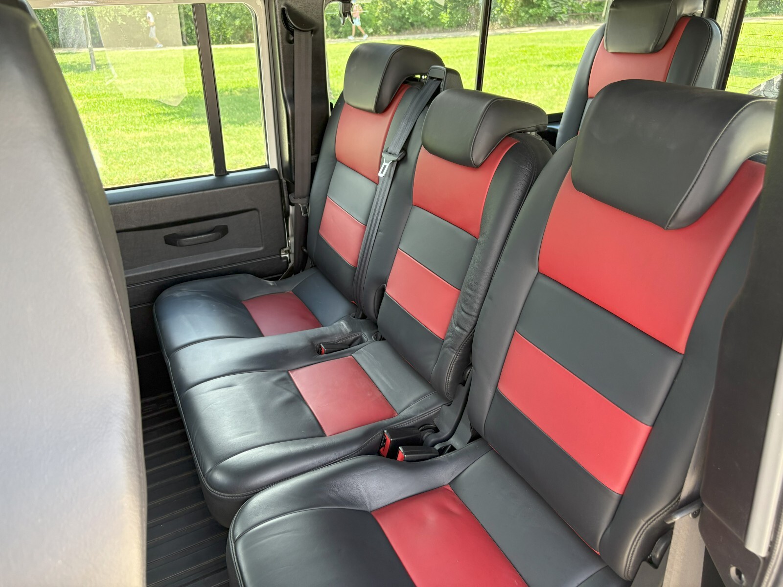 Land-Rover-Defender-1992-21