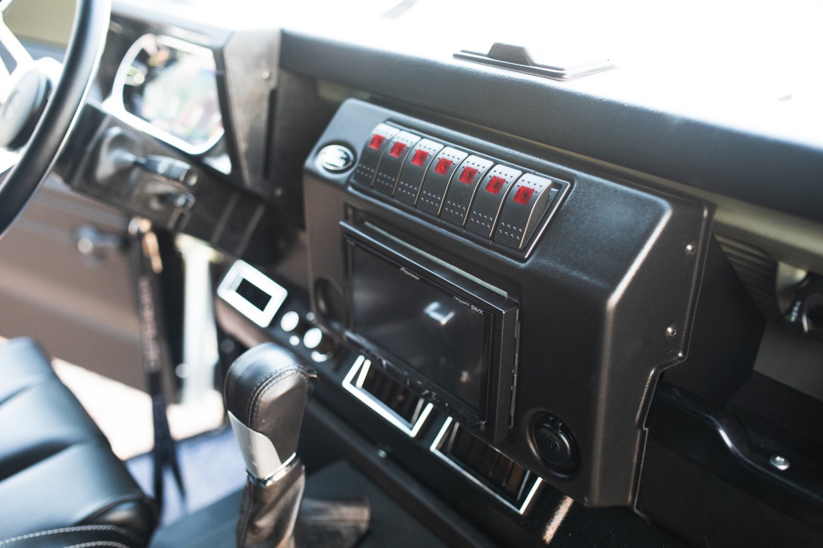 Land-Rover-Defender-1992-22