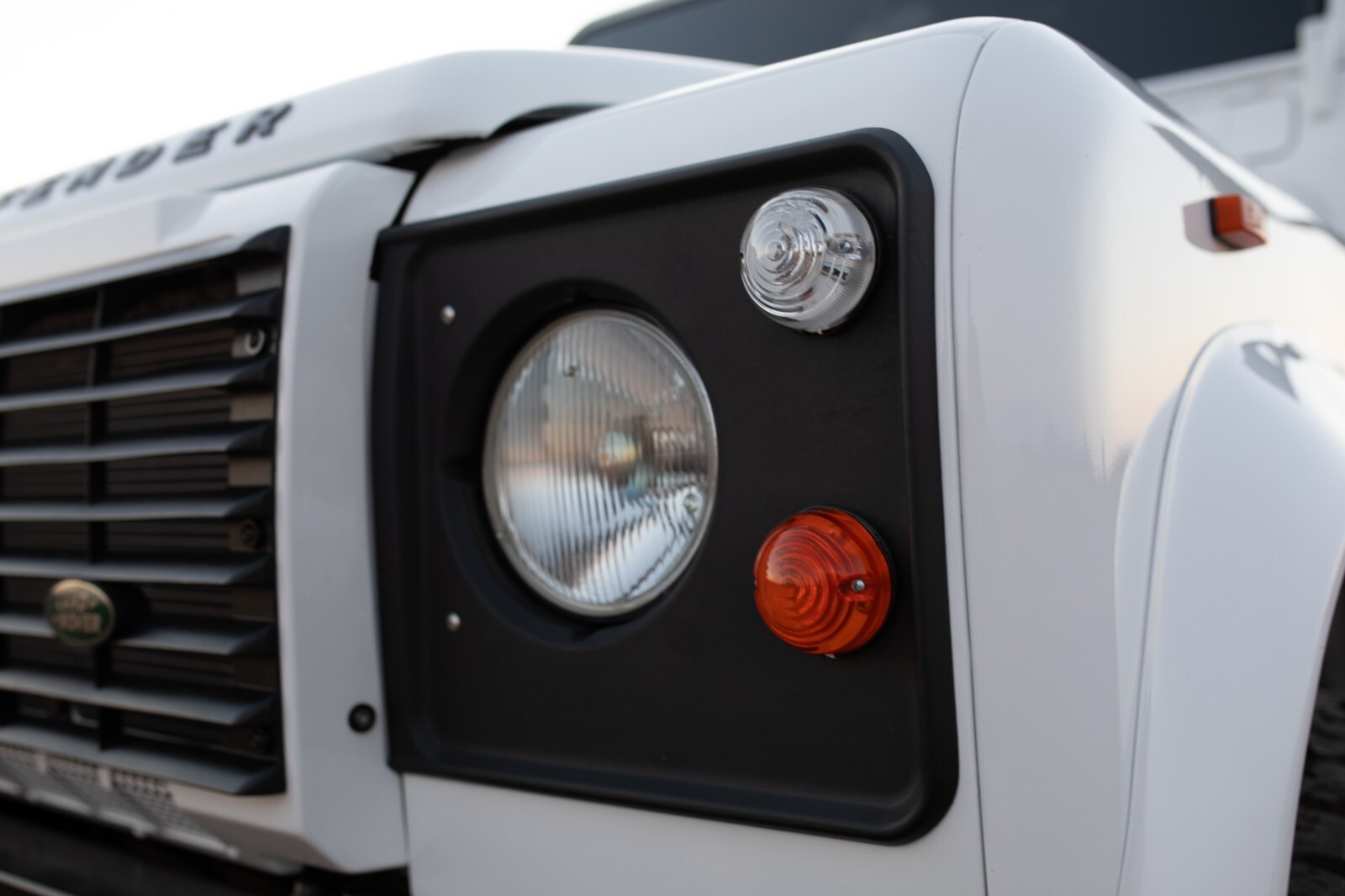 Land-Rover-Defender-1992-30