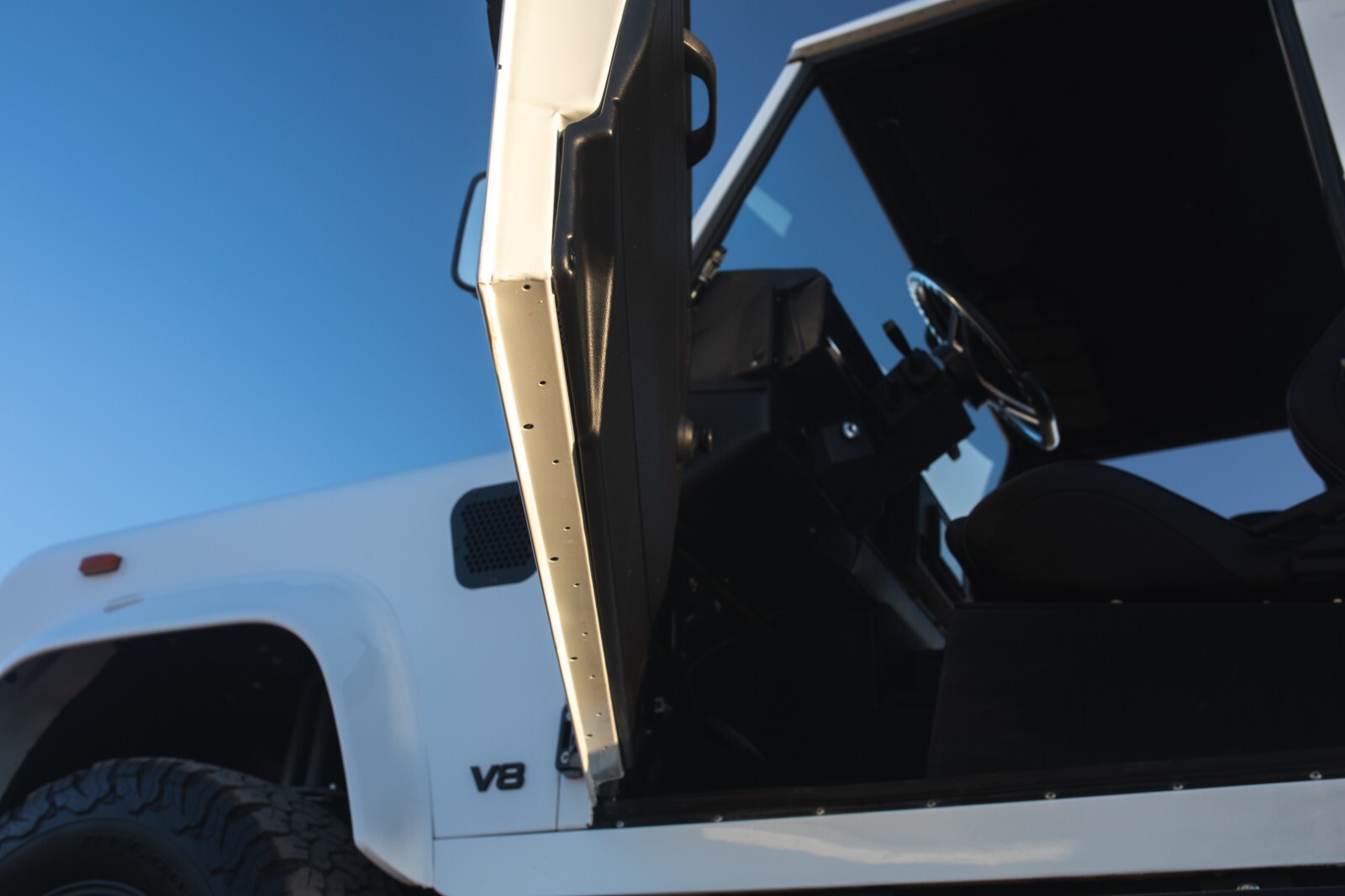 Land-Rover-Defender-1992-32