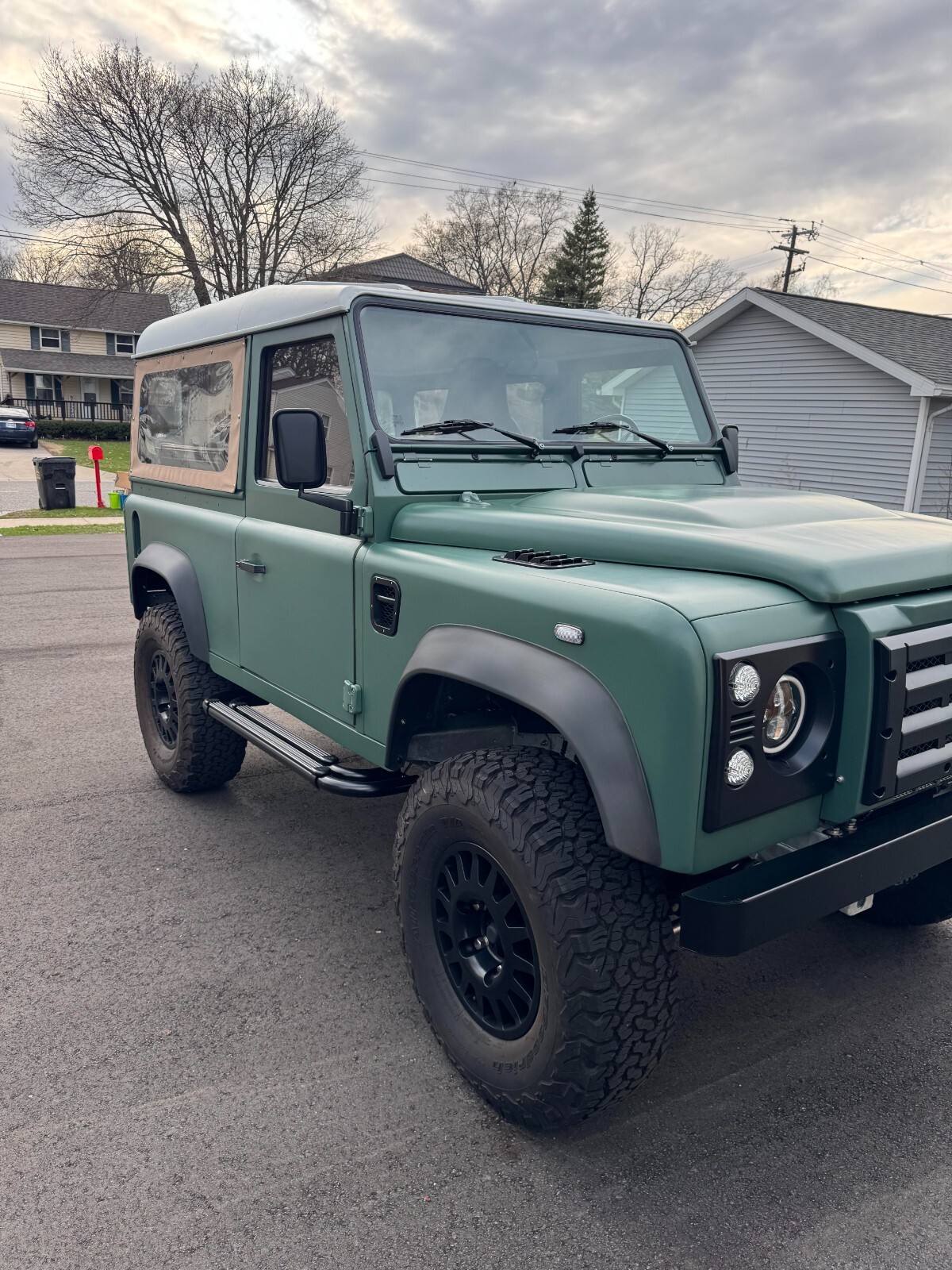 Land-Rover-Defender-1992-SUV-1