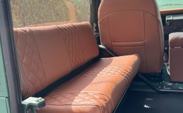 Land-Rover-Defender-1992-SUV-10