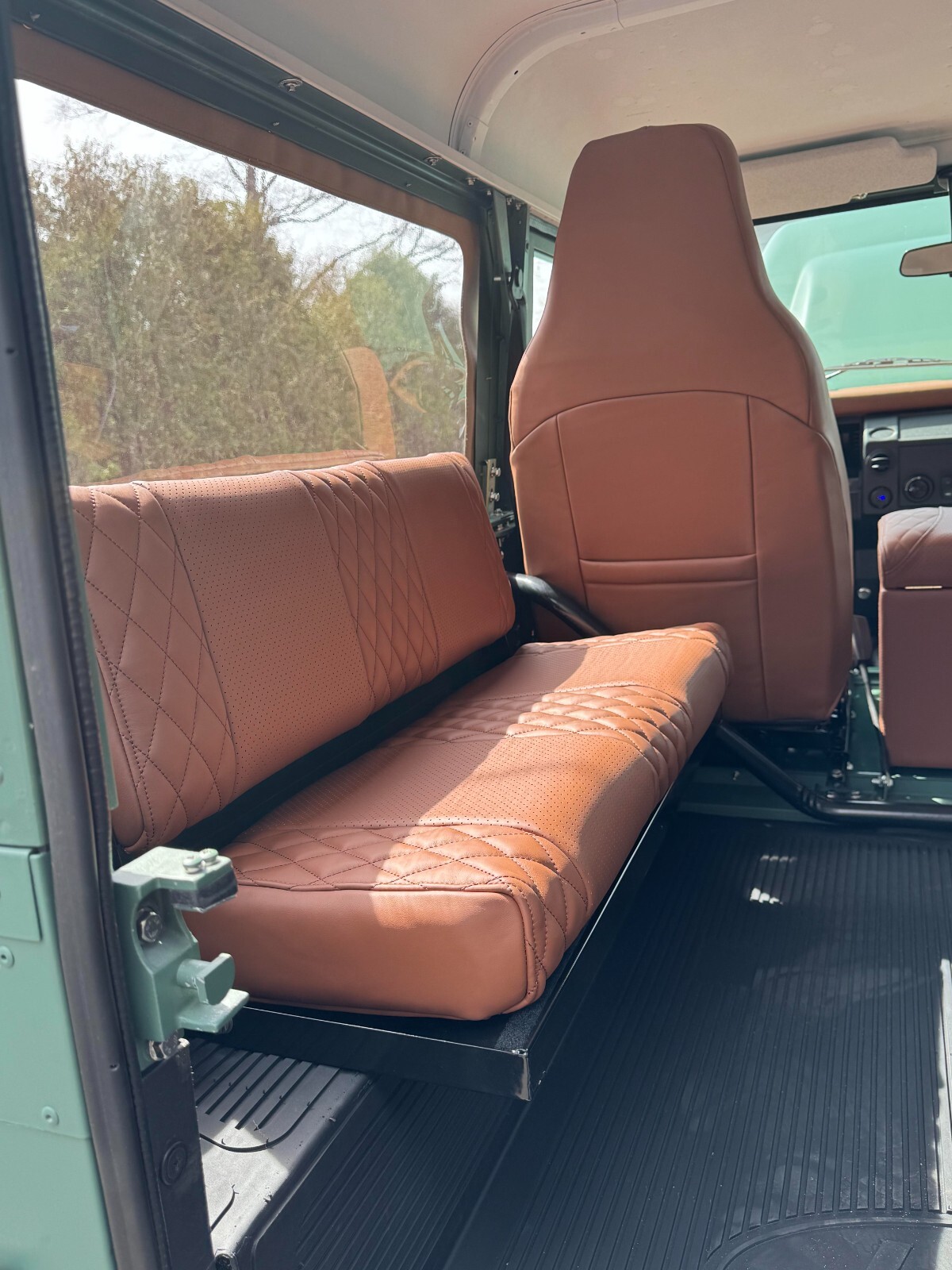 Land-Rover-Defender-1992-SUV-10
