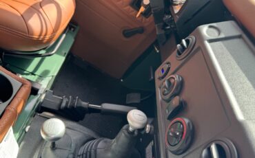 Land-Rover-Defender-1992-SUV-25