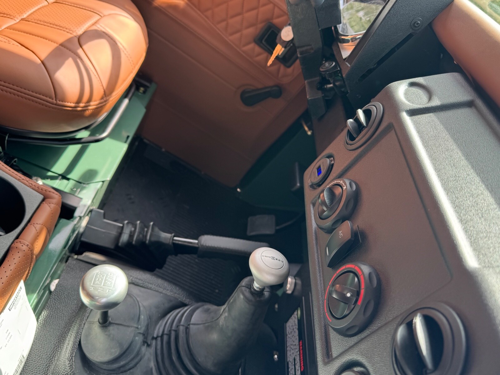 Land-Rover-Defender-1992-SUV-25