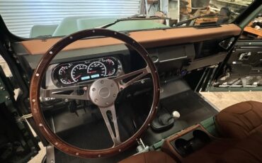 Land-Rover-Defender-1992-SUV-8
