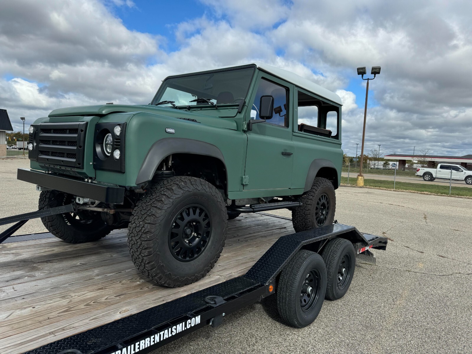 Land-Rover-Defender-1992-SUV