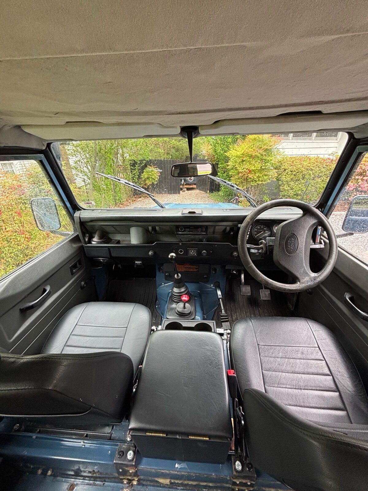 Land-Rover-Defender-1993-SUV-10