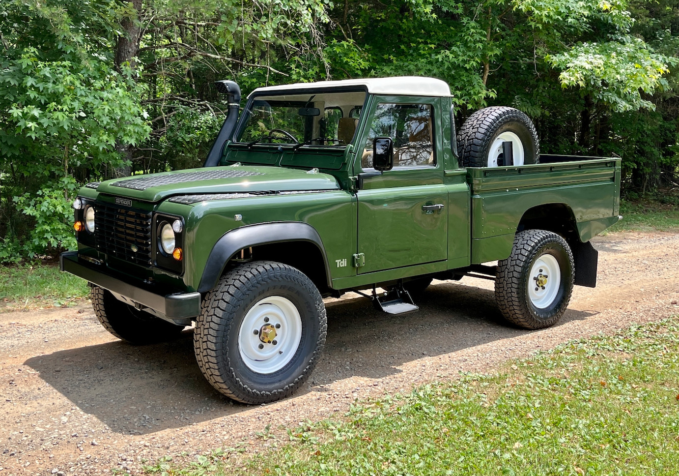 Land-Rover-Defender-1994-Standard-Cab-Pickup-1