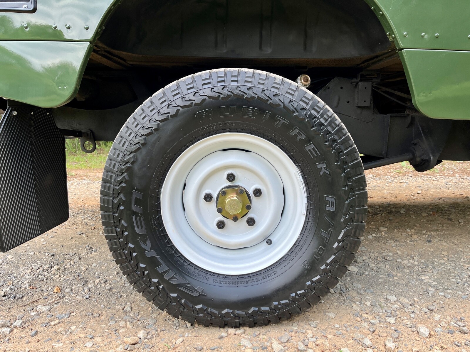 Land-Rover-Defender-1994-Standard-Cab-Pickup-16