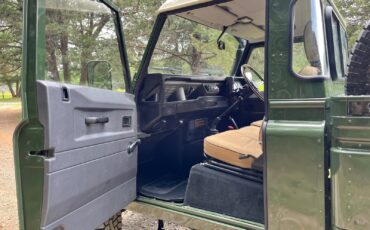 Land-Rover-Defender-1994-Standard-Cab-Pickup-26
