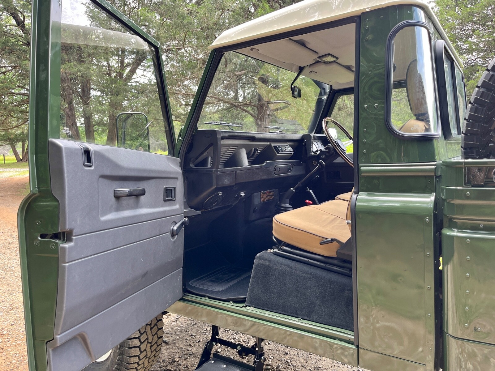 Land-Rover-Defender-1994-Standard-Cab-Pickup-26