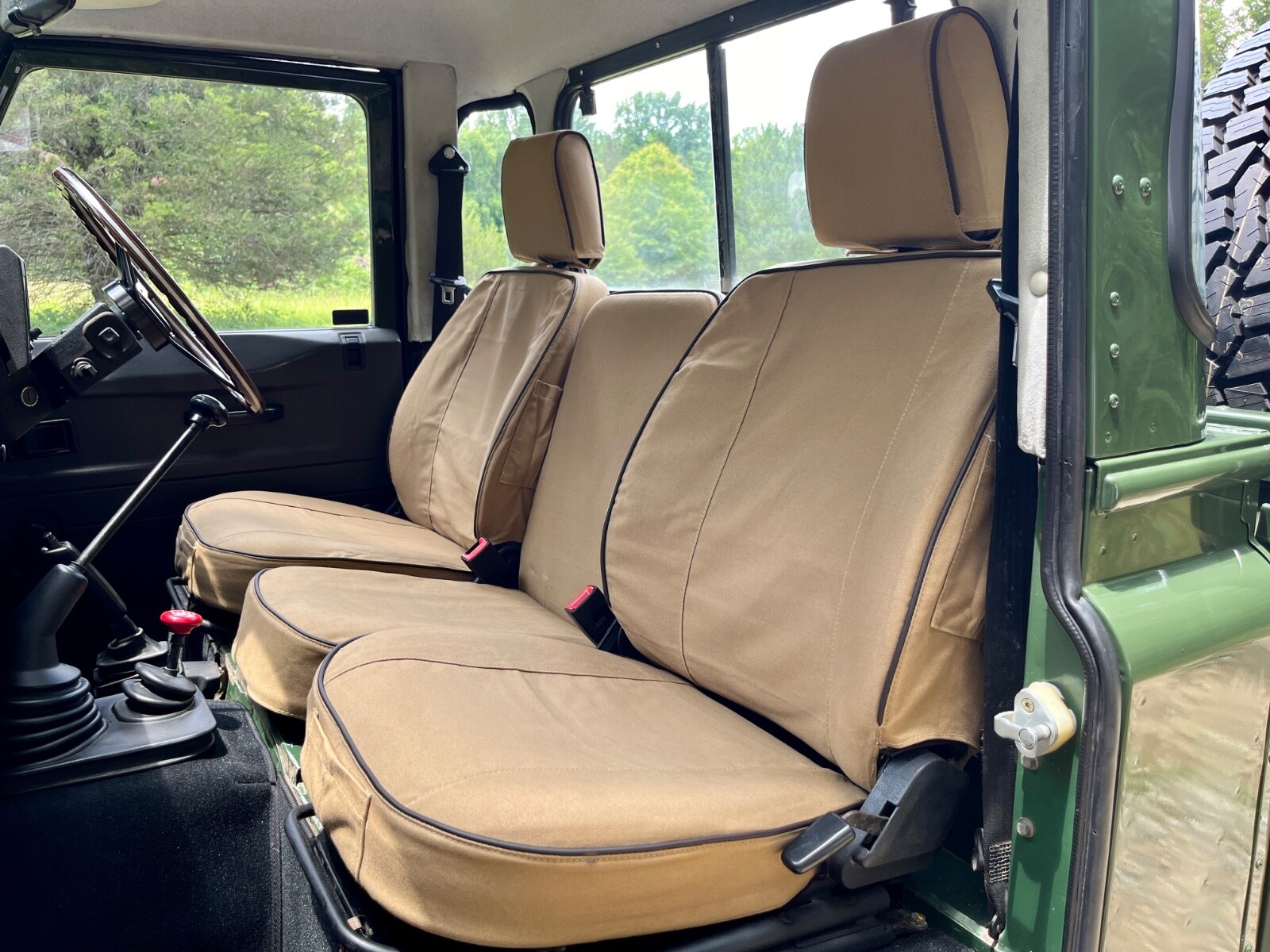 Land-Rover-Defender-1994-Standard-Cab-Pickup-29