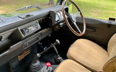 Land-Rover-Defender-1994-Standard-Cab-Pickup-31
