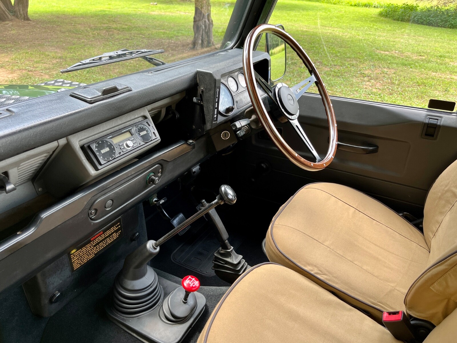 Land-Rover-Defender-1994-Standard-Cab-Pickup-31