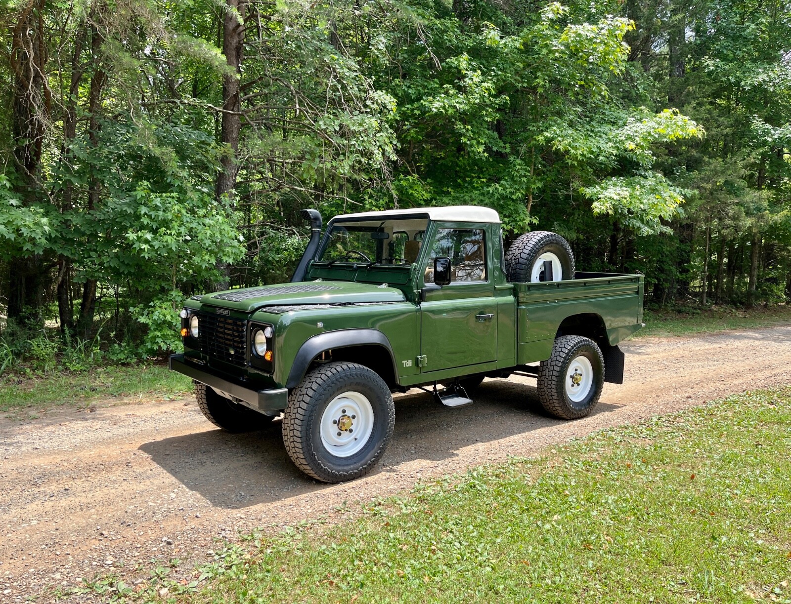 Land-Rover-Defender-1994-Standard-Cab-Pickup-32