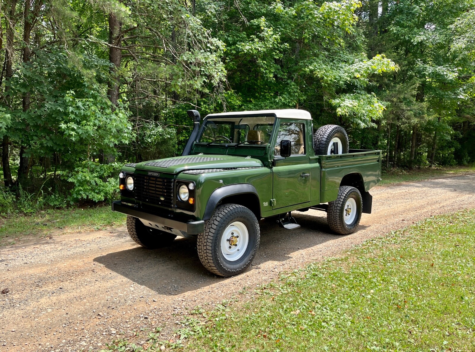 Land-Rover-Defender-1994-Standard-Cab-Pickup-33