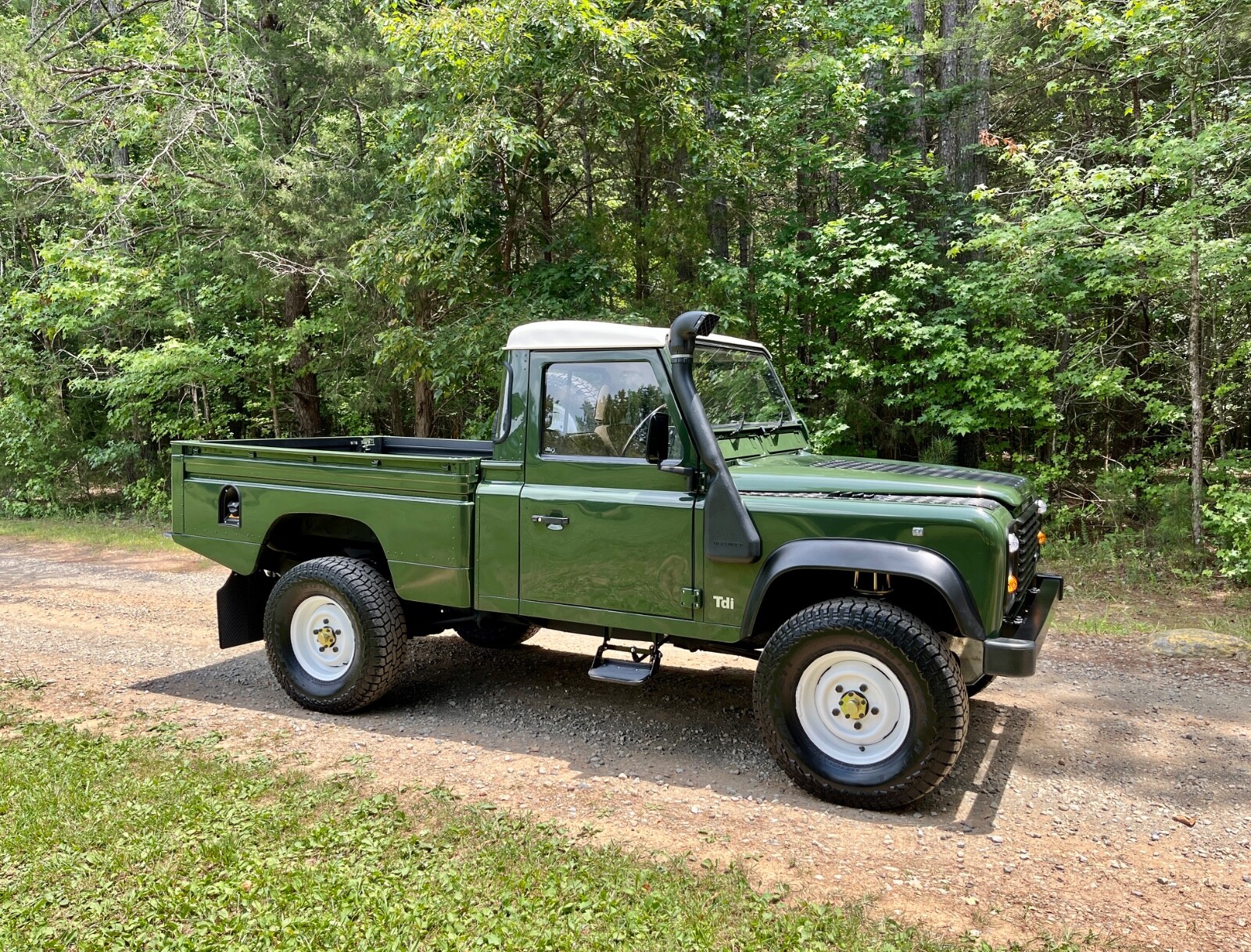 Land-Rover-Defender-1994-Standard-Cab-Pickup-4