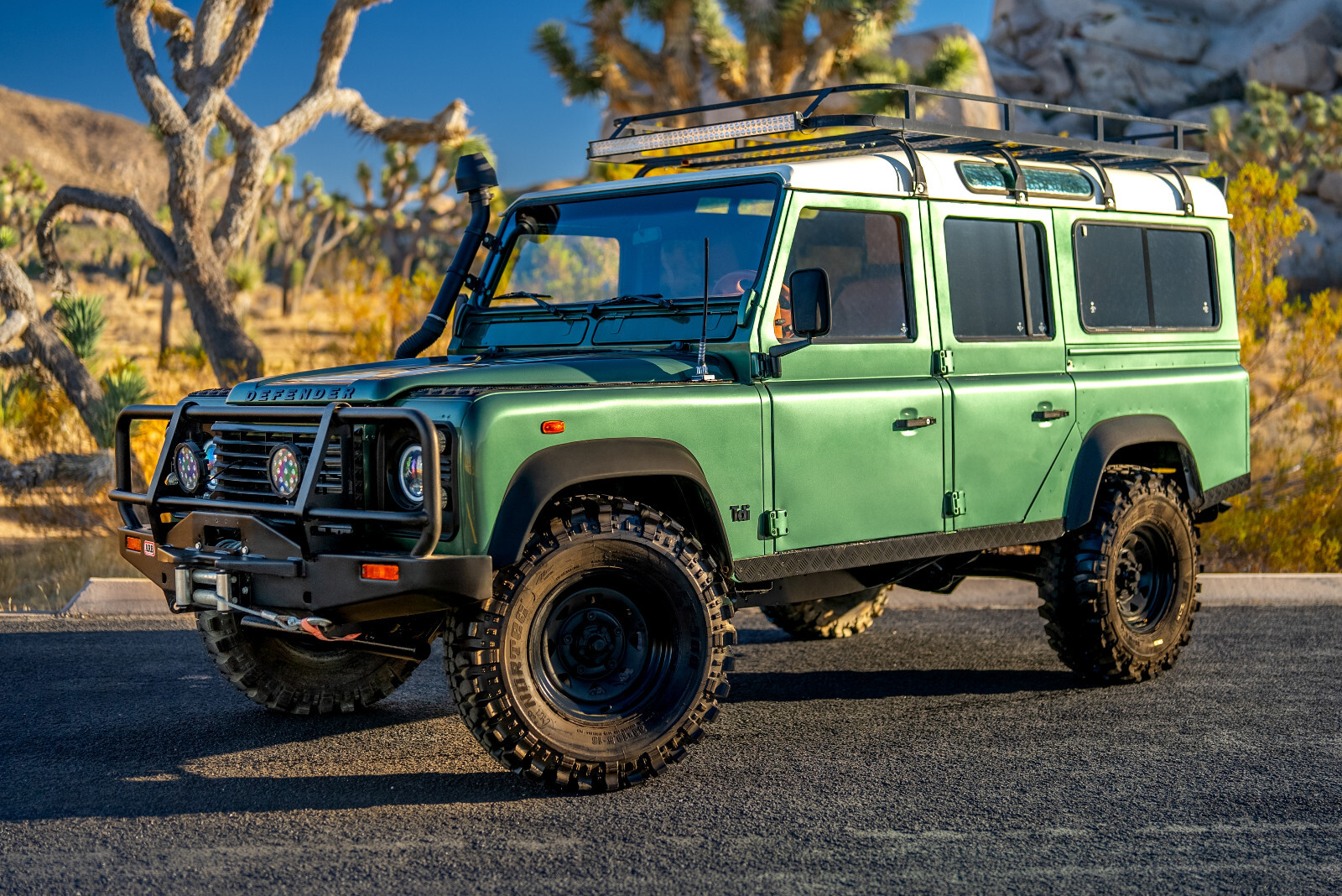 Land-Rover-Defender-1995-1