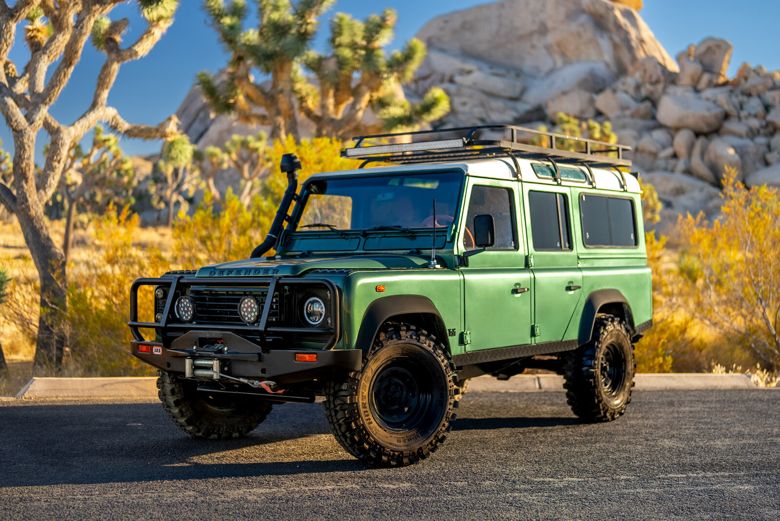Land-Rover-Defender-1995-12