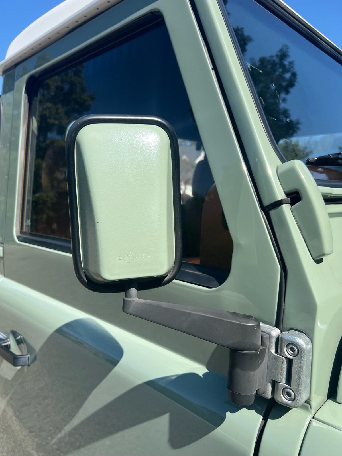 Land-Rover-Defender-1995-16